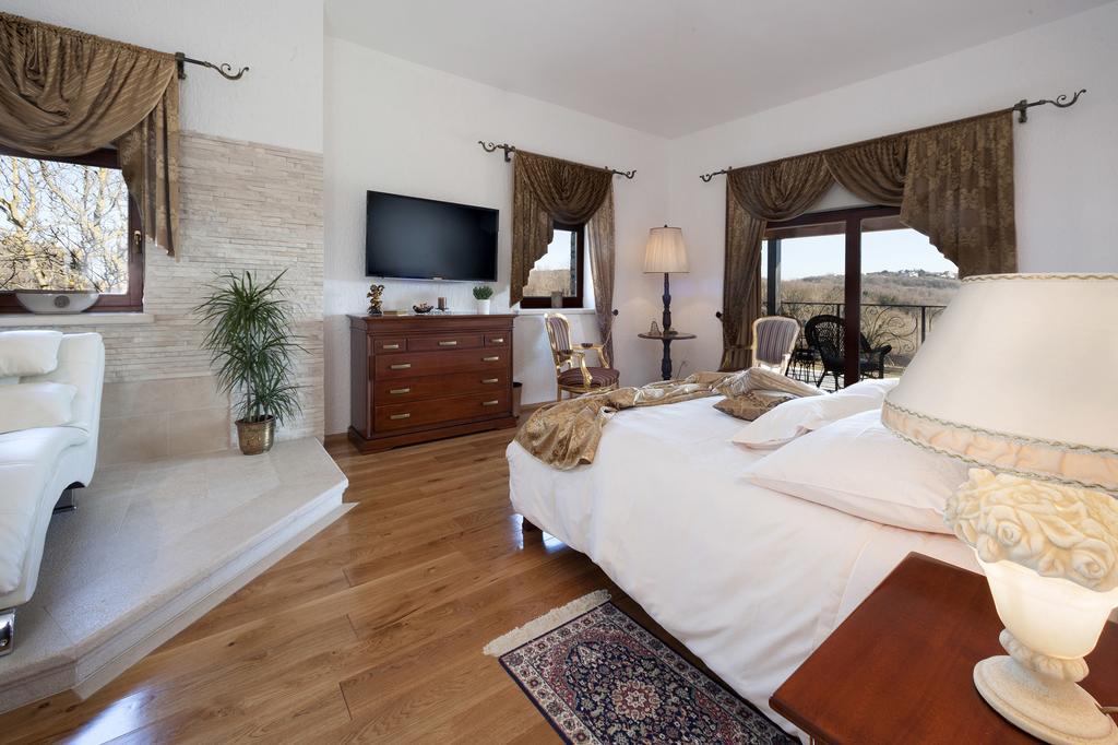 Villa Castello Rausch Valkarin Phòng bức ảnh